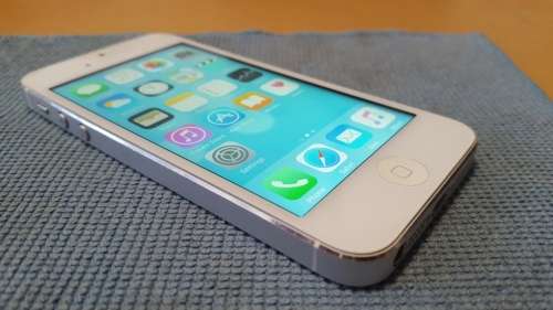 iPhone 5 64GB White {Good Condition 7.5/10} (6 Month Warranty)