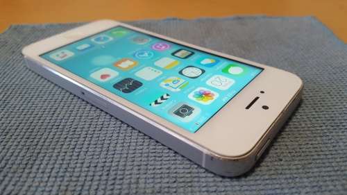 iPhone 5 64GB White {Good Condition 7.5/10} (6 Month Warranty)