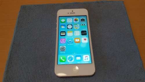 iPhone 5 64GB White {Good Condition 7.5/10} (6 Month Warranty)