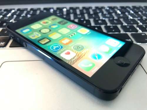 iPhone 5 16GB Space Gray {Good Condition 8.5/10}