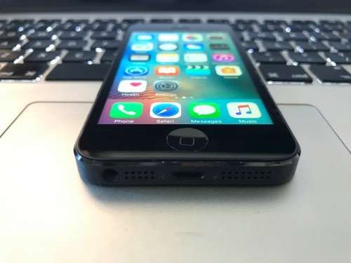 iPhone 5 16GB Space Gray {Good Condition 8.5/10}