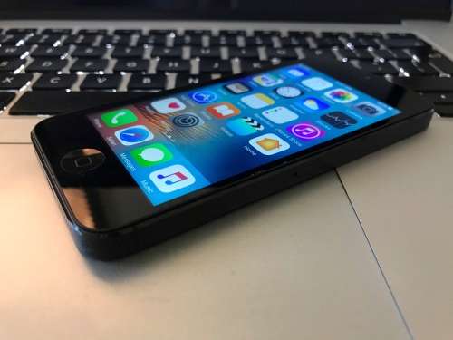 iPhone 5 16GB Space Gray {Good Condition 8.5/10}