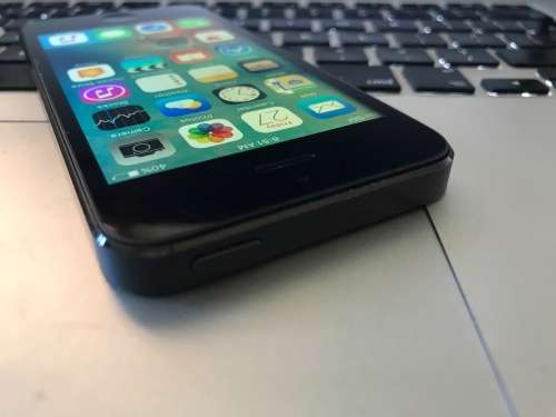 iPhone 5 16GB Space Gray {Good Condition 8.5/10}