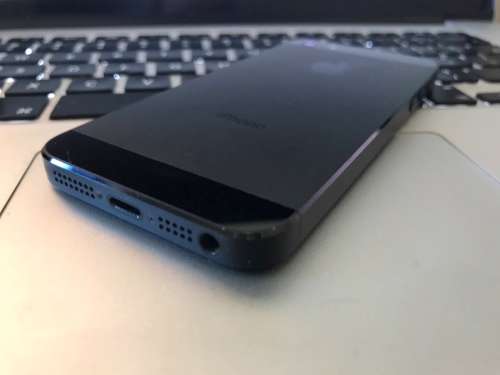 iPhone 5 16GB Space Gray {Good Condition 8.5/10}