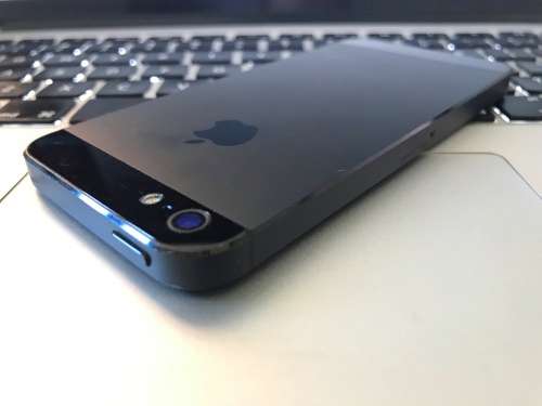 iPhone 5 16GB Space Gray {Good Condition 8.5/10}
