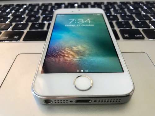 iPhone 5s 64GB Silver {Good Condition} (6 Month Warranty)