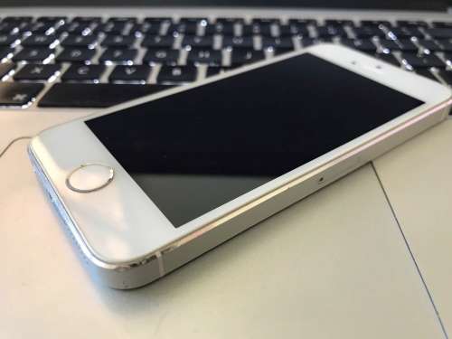 iPhone 5s 64GB Silver {Good Condition} (6 Month Warranty)