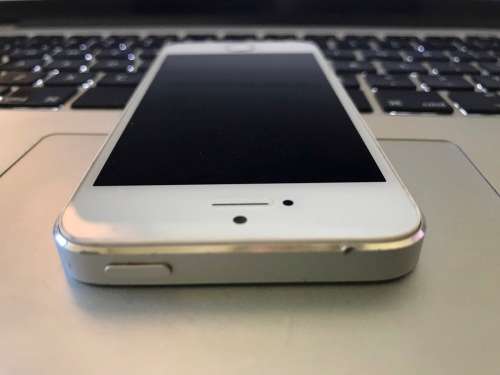 iPhone 5s 64GB Silver {Good Condition} (6 Month Warranty)