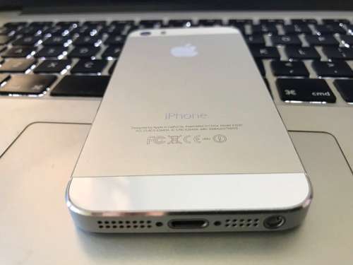 iPhone 5s 64GB Silver {Good Condition} (6 Month Warranty)