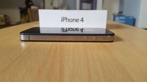 iPhone 4 8GB Black (9.5/10) Classic & Elegant