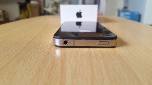 iPhone 4 8GB Black (9.5/10) Classic & Elegant