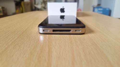 iPhone 4 8GB Black (9.5/10) Classic & Elegant