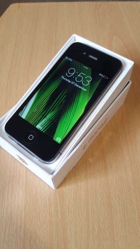 iPhone 4 8GB Black (9.5/10) Classic & Elegant