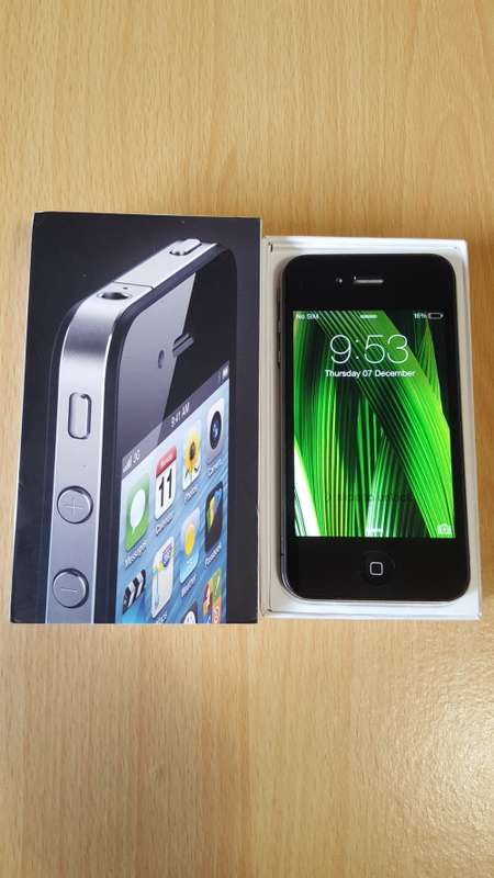 iPhone 4 8GB Black (9.5/10) Classic & Elegant