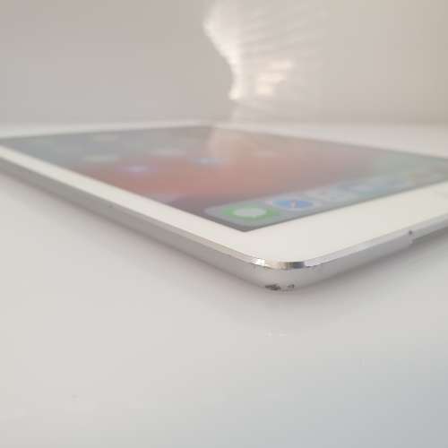 iPad Air 1st Gen 128GB Wifi + 3G Silver Cracked Screen