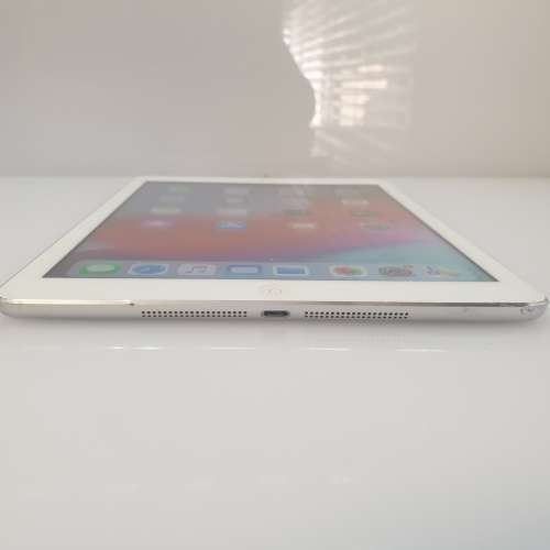 iPad Air 1st Gen 128GB Wifi + 3G Silver Cracked Screen