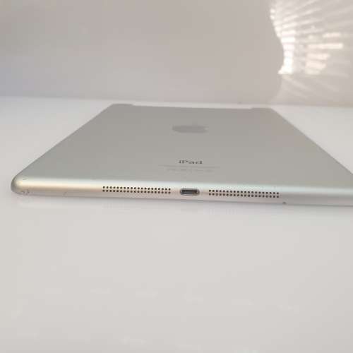 iPad Air 1st Gen 128GB Wifi + 3G Silver Cracked Screen
