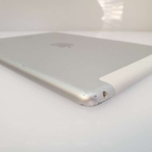 iPad Air 1st Gen 128GB Wifi + 3G Silver Cracked Screen