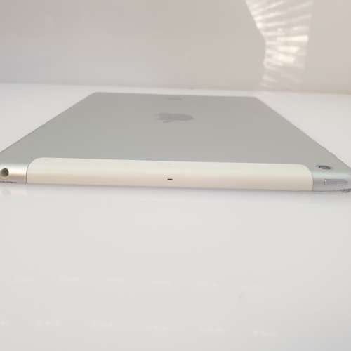 iPad Air 1st Gen 128GB Wifi + 3G Silver Cracked Screen