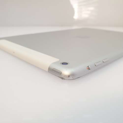 iPad Air 1st Gen 128GB Wifi + 3G Silver Cracked Screen