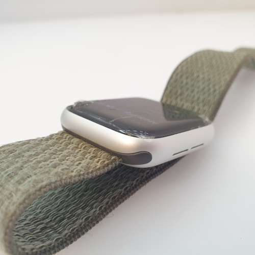Apple Watch Series 4 Nike+ 40mm Silver - Cracked Screen