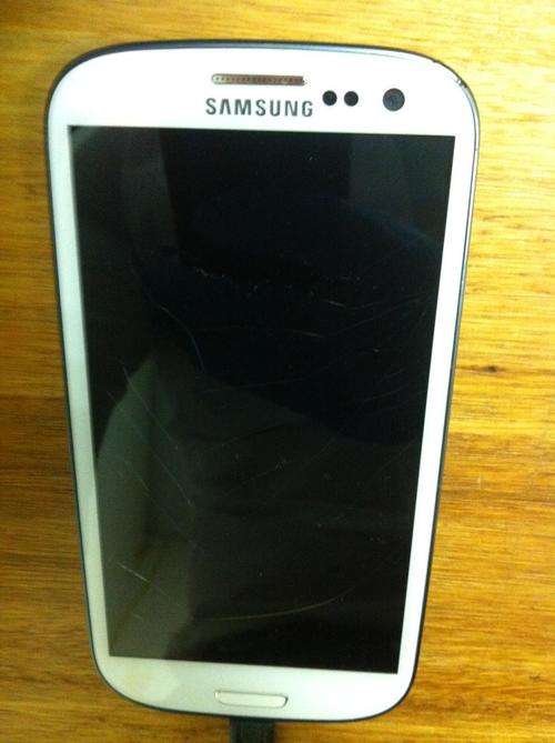 Samsung Galaxy S3 White - Broken LCD - Free shipping!