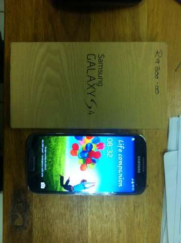 *Stunning* Samsung Galaxy S4 Black - Free shipping!