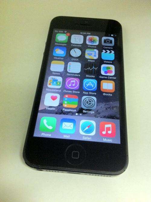 *Stunning* iPhone 5 16GB - Black - Free shipping!