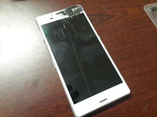 White Sony Xperia Z3 - Cracked screen - Free delivery