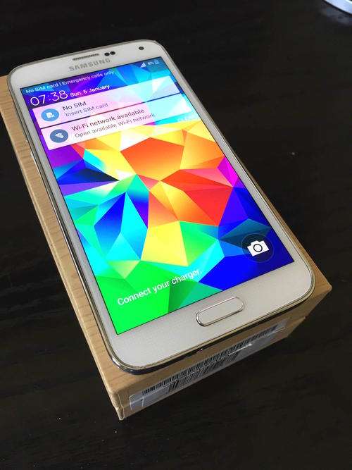Mint Samsung Galaxy S5 White - Free courier delivery!