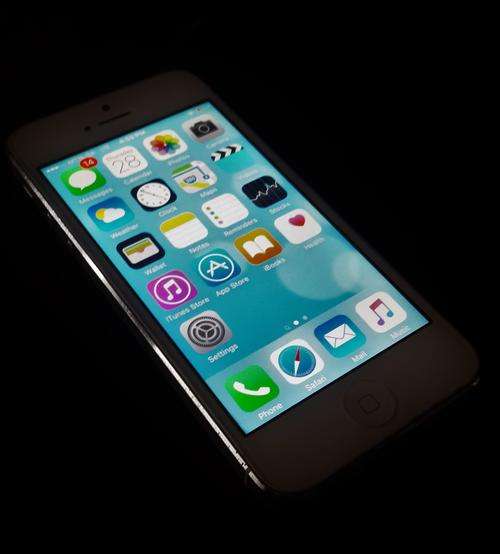 Brilliant iPhone 5 6gb - Free Courier Delivery