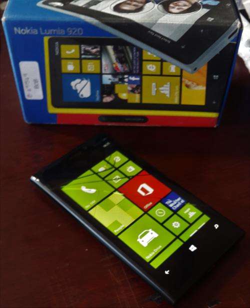 Bargain Cracked Nokia Lumia 920 - Free Courier Delivery!