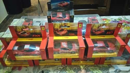 Ferrari - 3 Shell Hot Wheel sets with display case