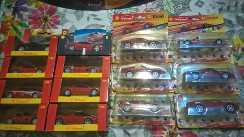 Ferrari - 3 Shell Hot Wheel sets with display case