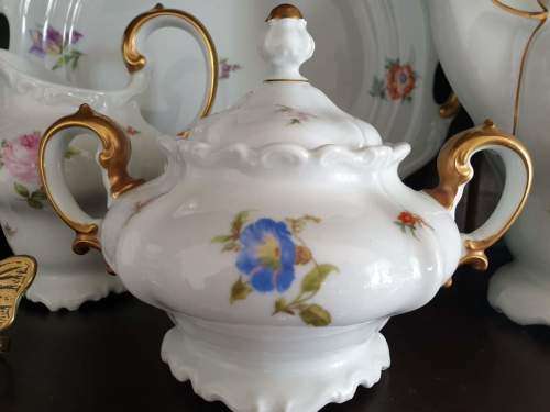Very Large Rosenthal Pompadour Tea and Coffee Set for 10 / 39 Pieces. Decorated with differ