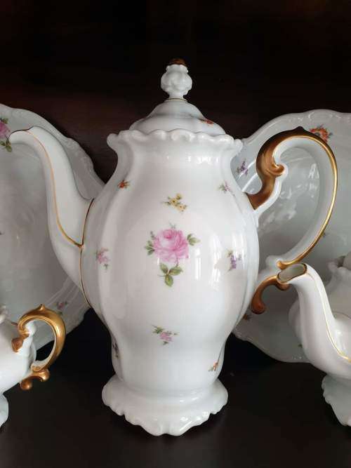 Very Large Rosenthal Pompadour Tea and Coffee Set for 10 / 39 Pieces. Decorated with differ