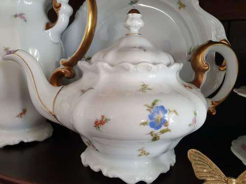 Very Large Rosenthal Pompadour Tea and Coffee Set for 10 / 39 Pieces. Decorated with differ