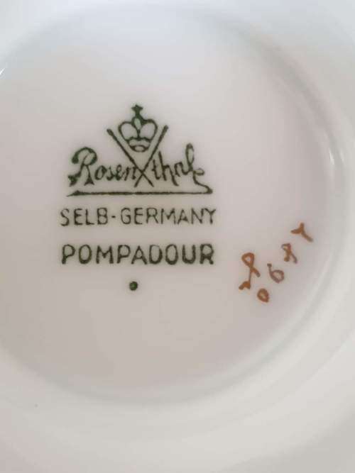 Very Large Rosenthal Pompadour Tea and Coffee Set for 10 / 39 Pieces. Decorated with differ