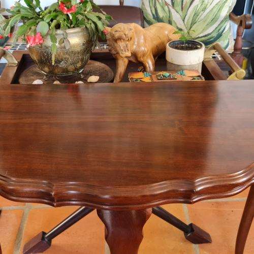 Table. Half-moon Table / Entrance Hall Table. In Beautiful Condition. Good size and height.