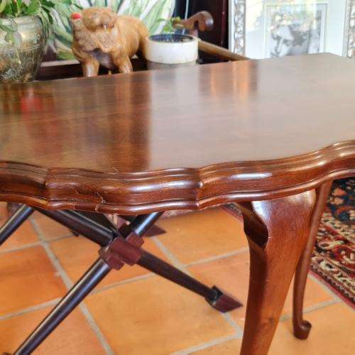 Table. Half-moon Table / Entrance Hall Table. In Beautiful Condition. Good size and height.