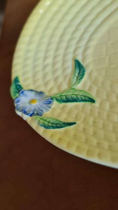 Carlton Ware Australian Design Yellow Leaf Shaped Foo