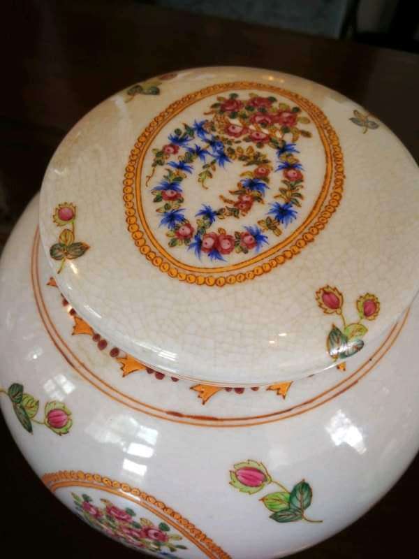 A Beautiful Xian Ju Jianzhi Asian Decor Ginger Jars / Lidded Urns. Stamped.