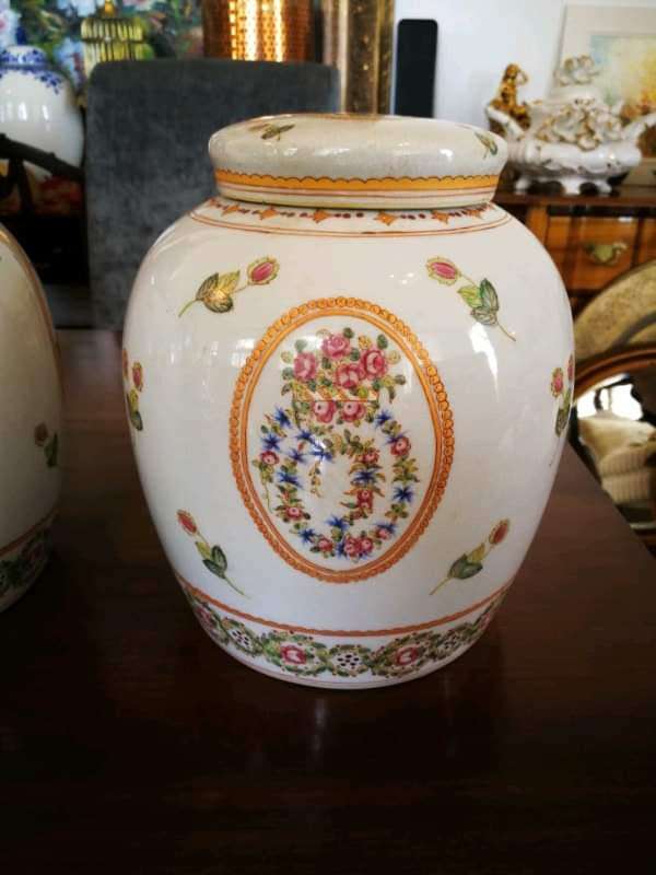 A Beautiful Xian Ju Jianzhi Asian Decor Ginger Jars / Lidded Urns. Stamped.