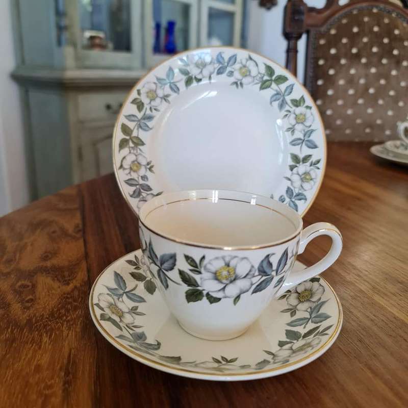 Staffordshire Midwinter Stylecraft Classic Shape part Tea Set decorated with Flowers and Gold