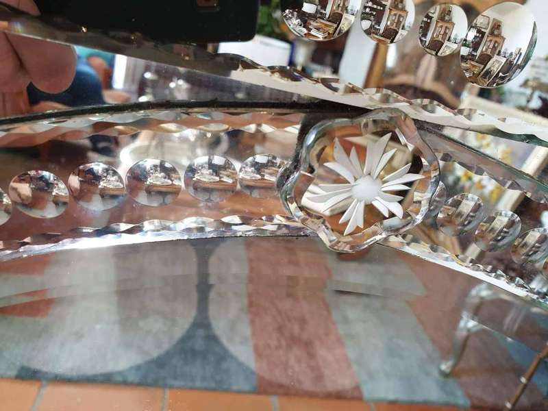 Venetian mirror with Beautiful etched flower and leaf design. The inner an