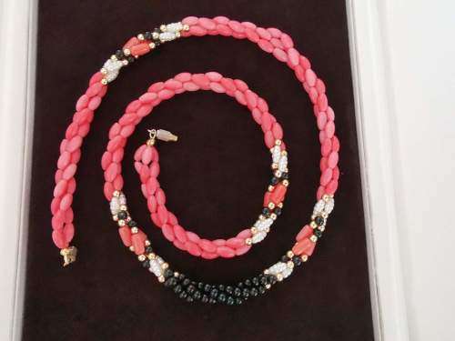 Extremely Pretty Coral Bead Necklace in box. Pristine Condition. 60cm long from clasp to clasp.