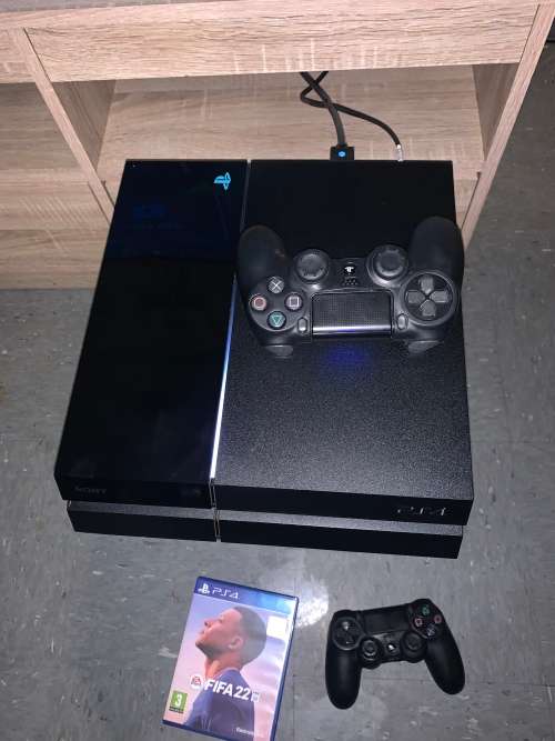 Playstation 4 Console with 2 controllers and fifa 2022.. everything is working