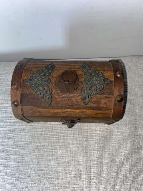 Beautiful Vintage Little Treasure Chest