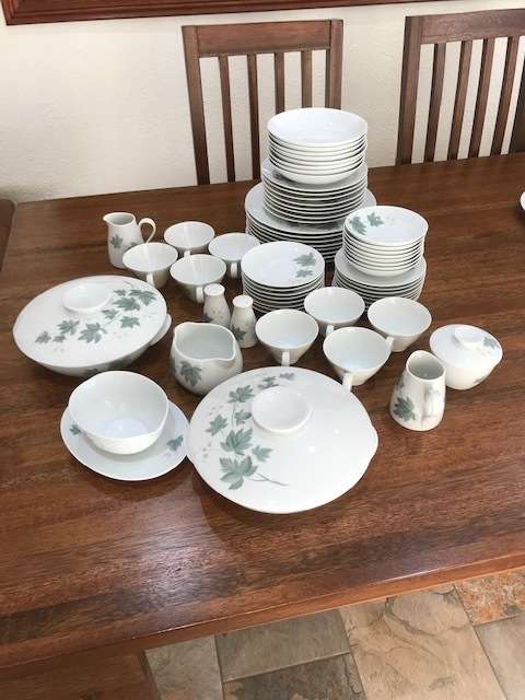 HUGE - 73 PIECE GENUINE NORITAKE JAPAN WILD IVY `102` DINNER SET