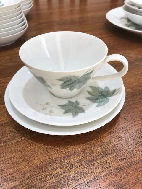 HUGE - 73 PIECE GENUINE NORITAKE JAPAN WILD IVY `102` DINNER SET